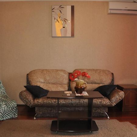 Spacious Apartment With Balcony Kremenchuk Exterior photo